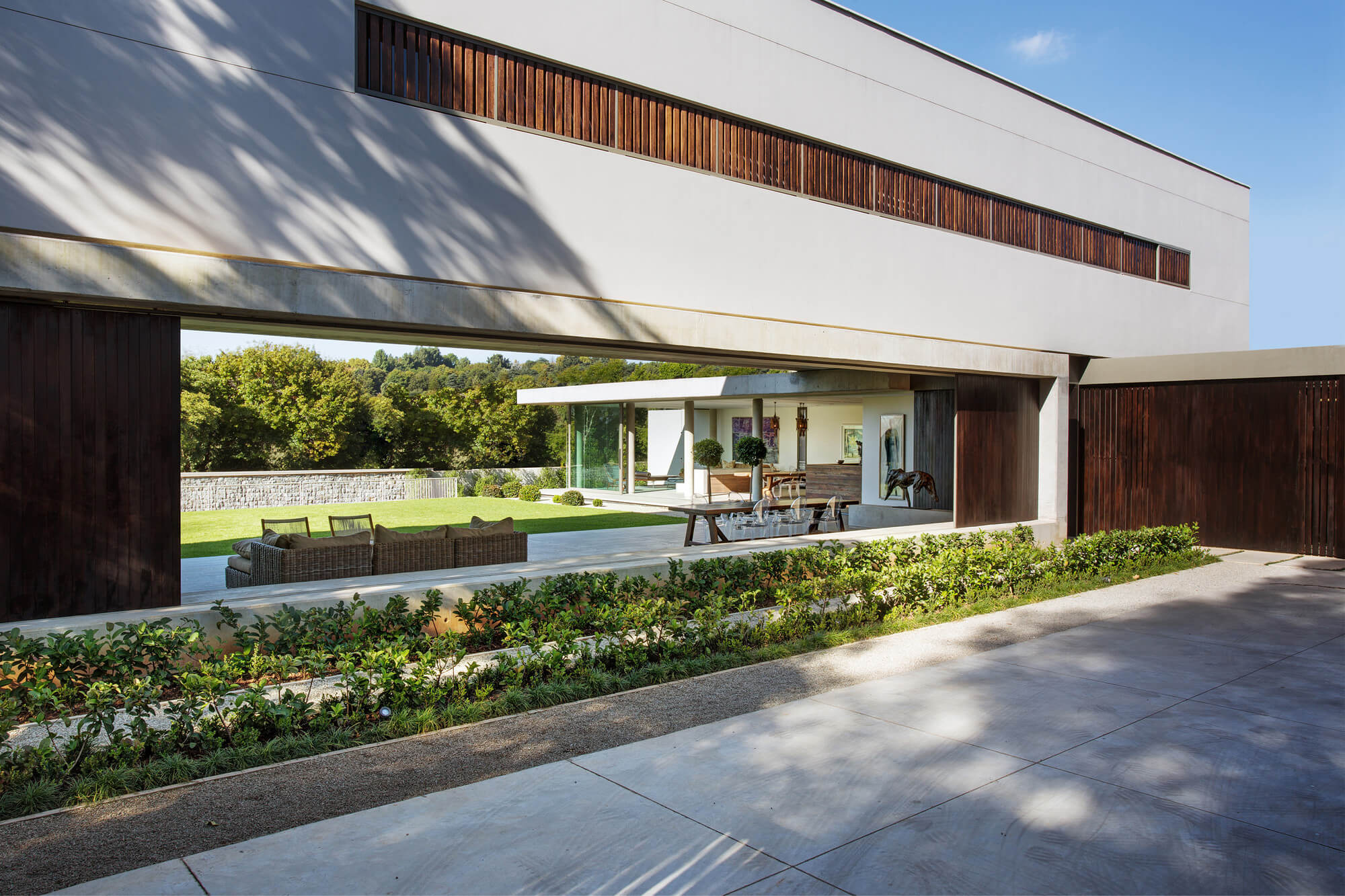 005_View_from_driveway_through_covered_patio_Adam_Letch_copy