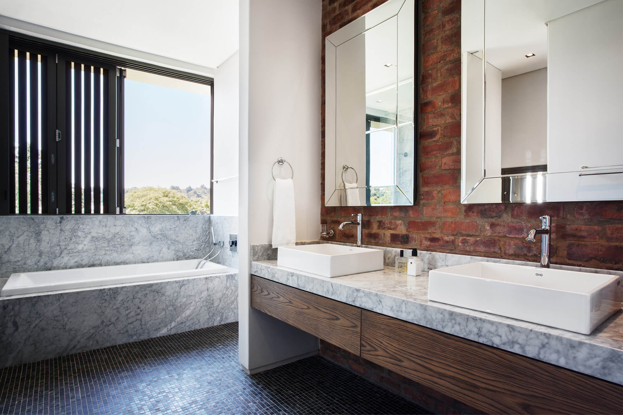 011_View_of_main_bathroom_Adam_Letch_copy